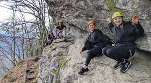 Make a Move - Gruppe auf einem Klettersteig